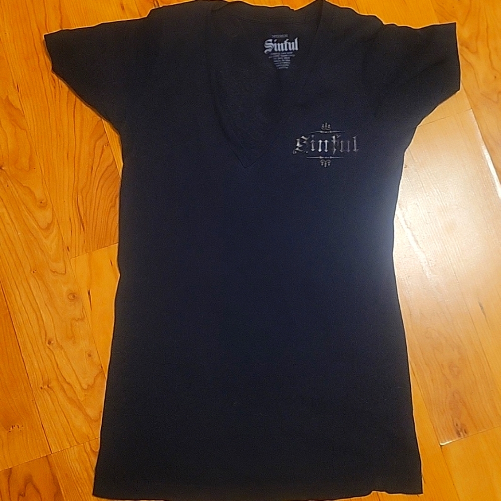 Women's sz M Sinful tshirt